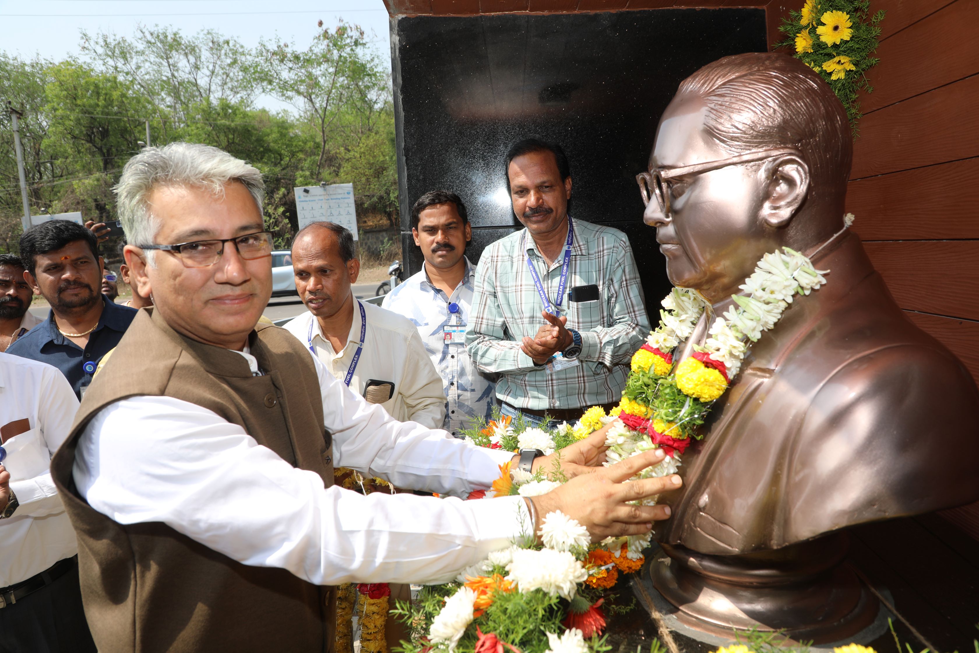 Dr. Komal Kapoor, Chairman & Chief Executive, NFC garlanding Dr. B.R. Ambedkar statue.