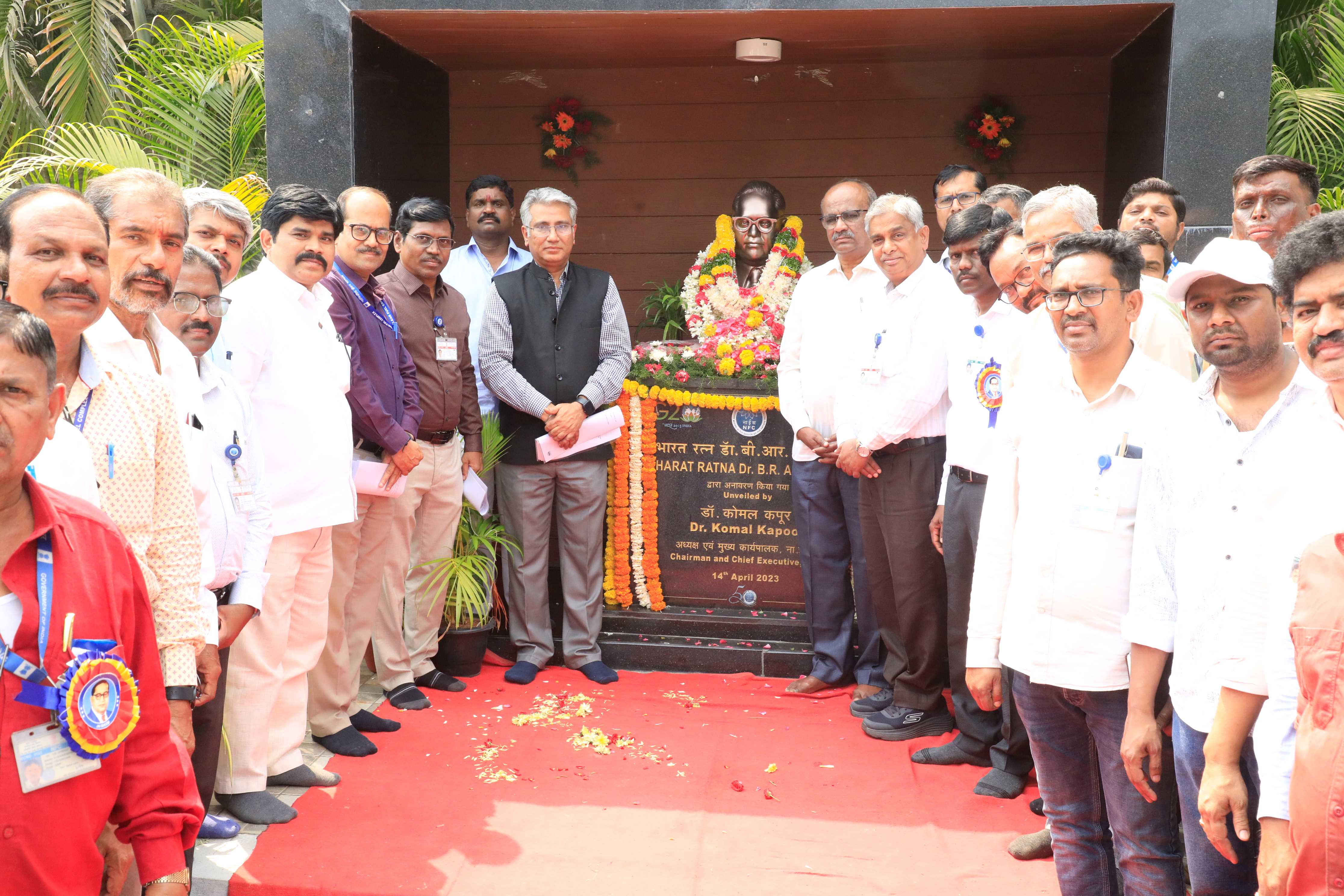 Chief Guest, Guest of Honour, Dy. Chief Executives and others paying tributes to Dr. B.R. Ambedkar statue.