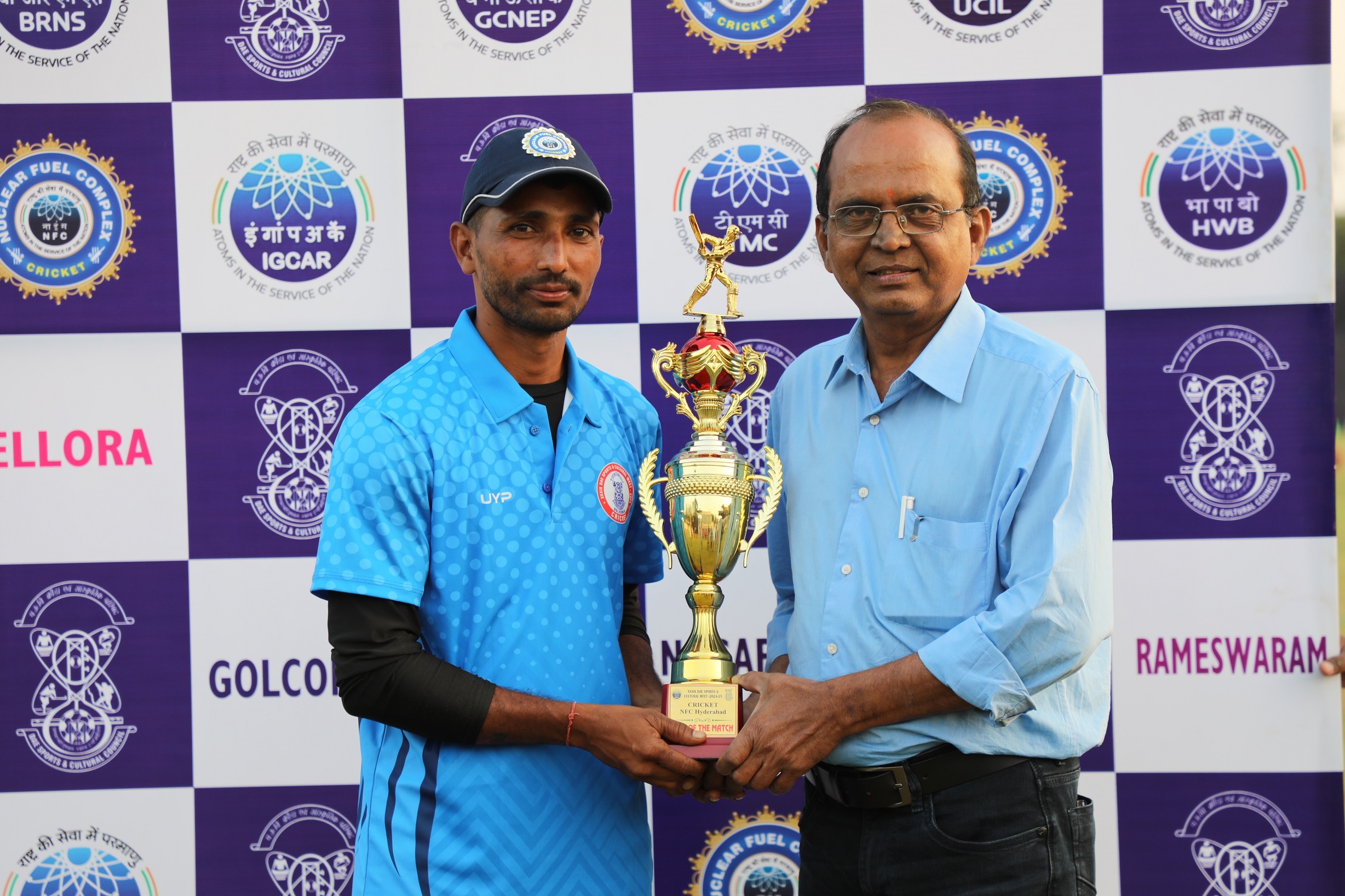Shri M.V. Ramana(Dy. Chief Executive, NFC and Chairman, Works Committee) presenting Man of the match award to Shri M Srihari, Golconda in the inaugural match.