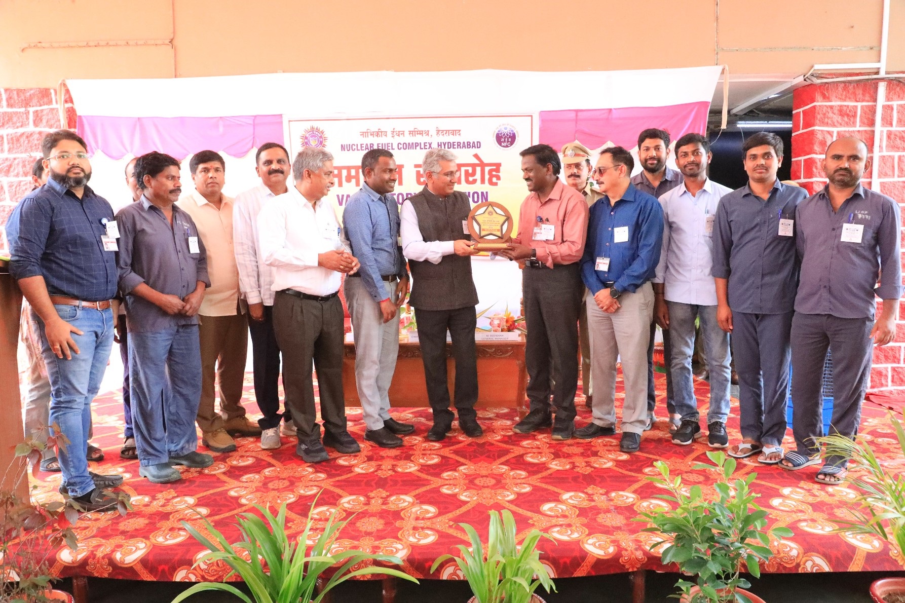 Prize distribution to the employees.