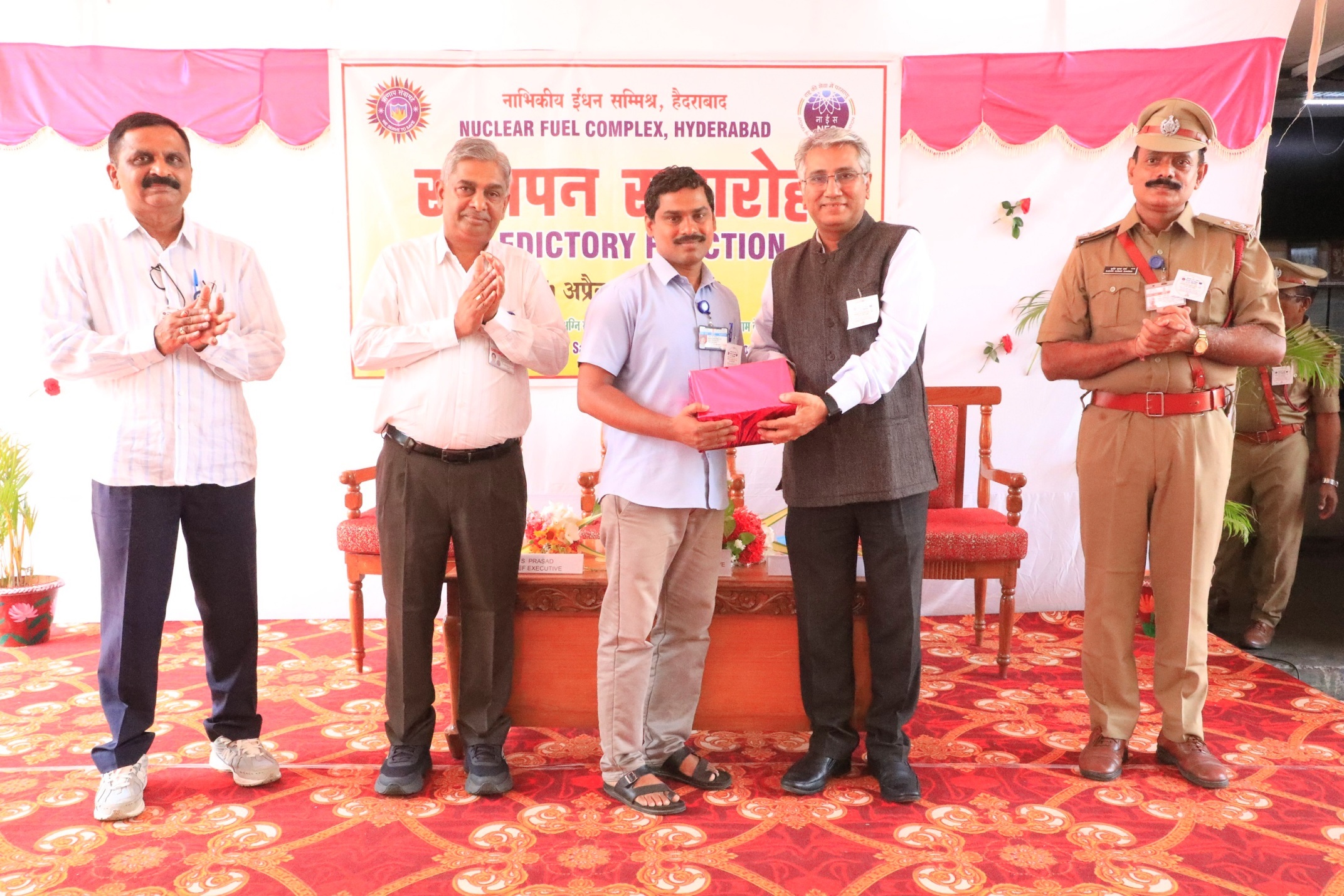 Prize distribution to the employees.