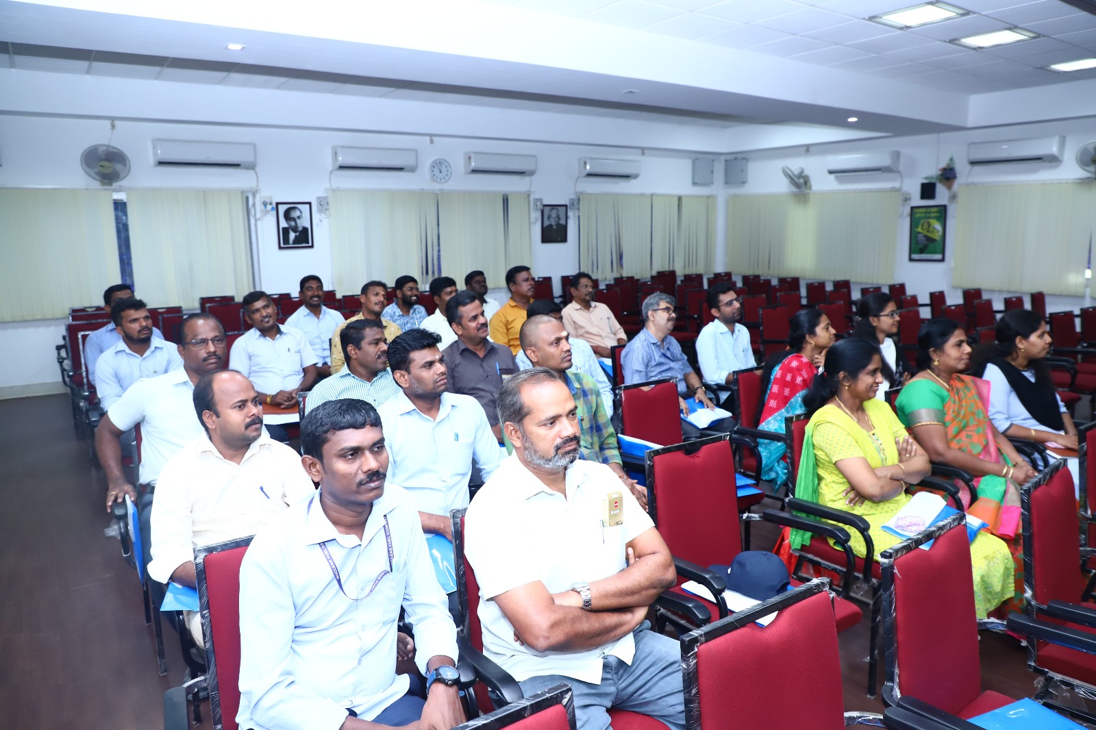 Employees present in the workshop. 