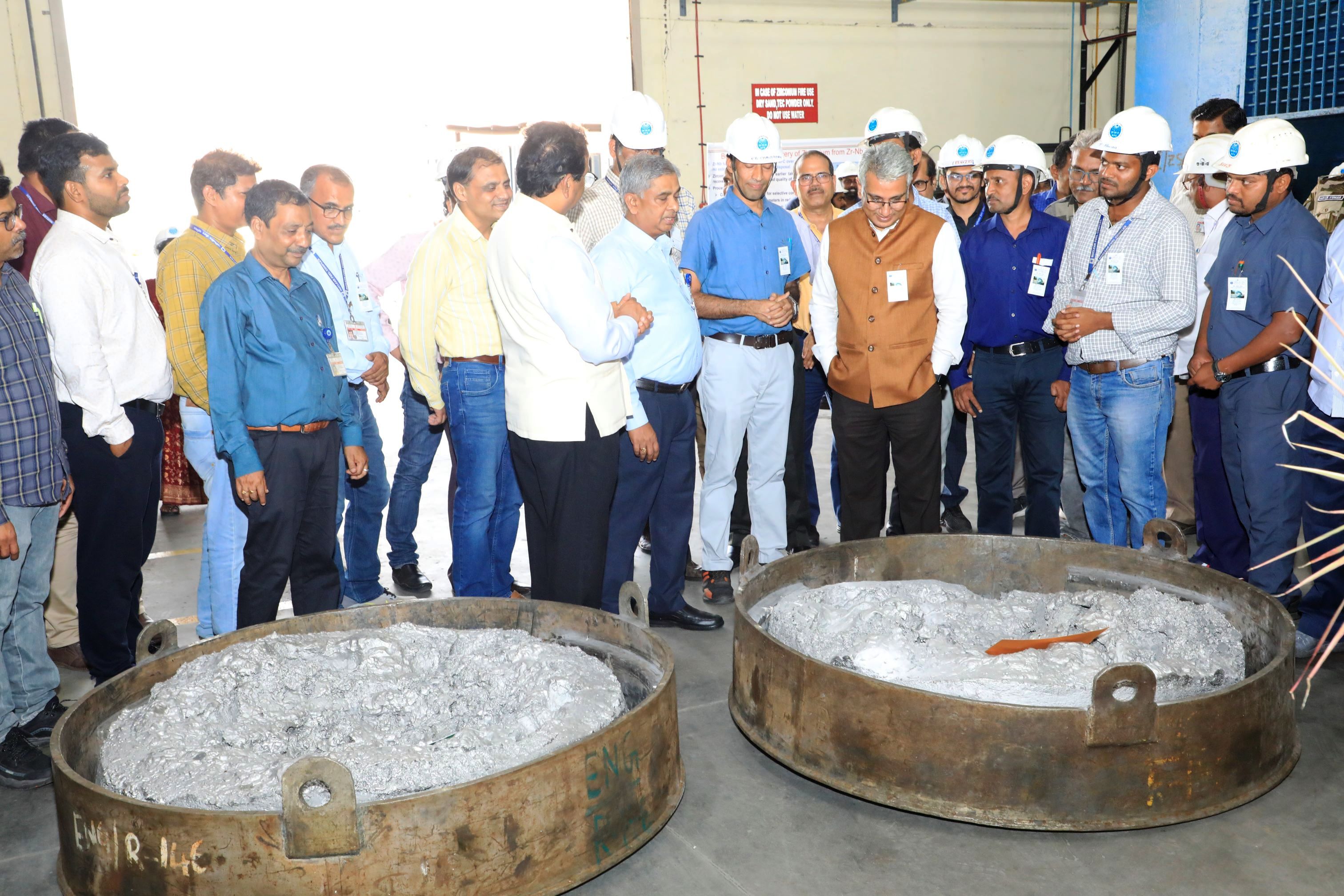 Recovery of Zr from Zr-Nb turnings.