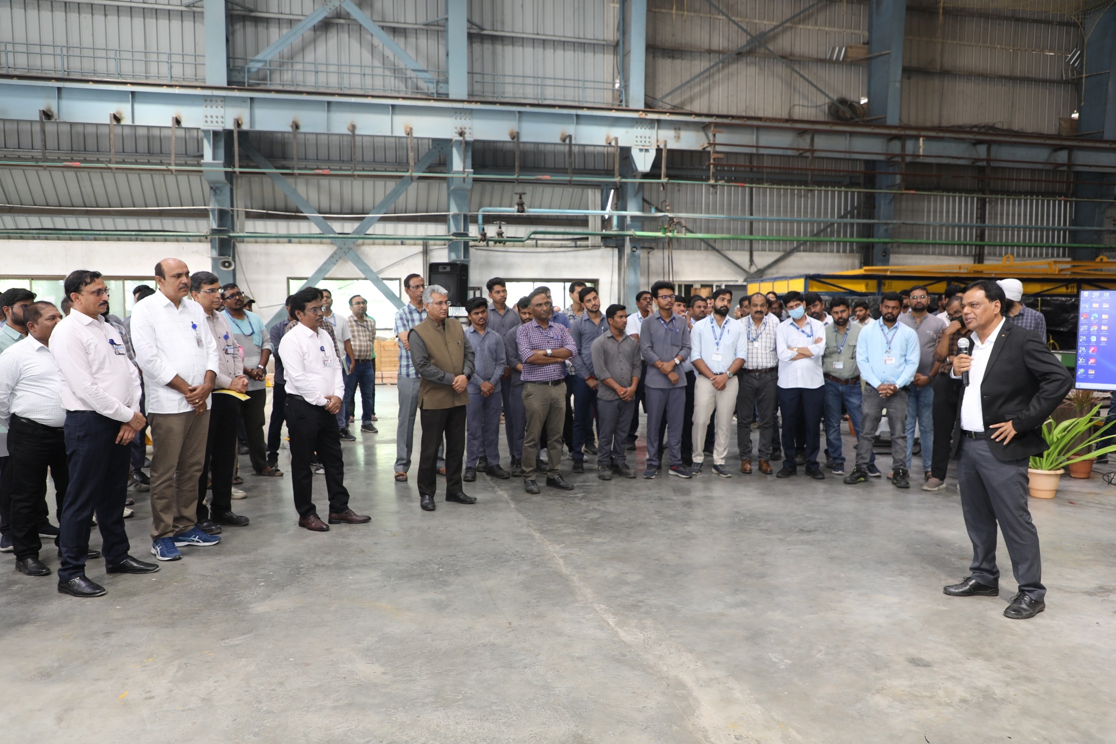 Shri Praveen Bhatt, Vice President & Head of Nuclear Business, Heavy Engineering Division, L&T, congratulating the NFC team.