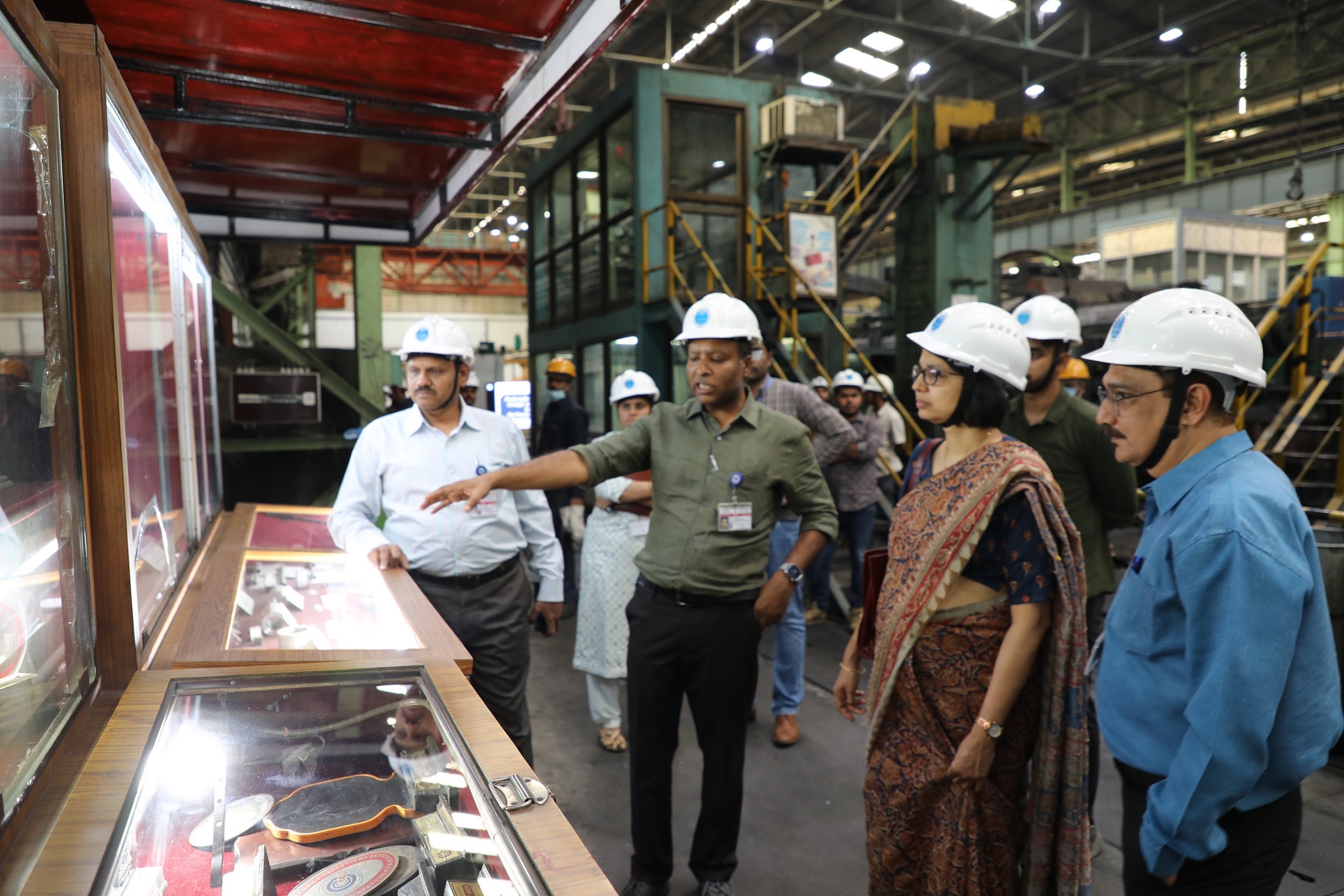 Ms Anjali Sinha, JS (I&M), DAE at Tube production facilities, NFC along with Dr. D.S. Setty, Dy.Chief Executive,NFC, Shri U.K.Arora, Dy.Chief Executive. 