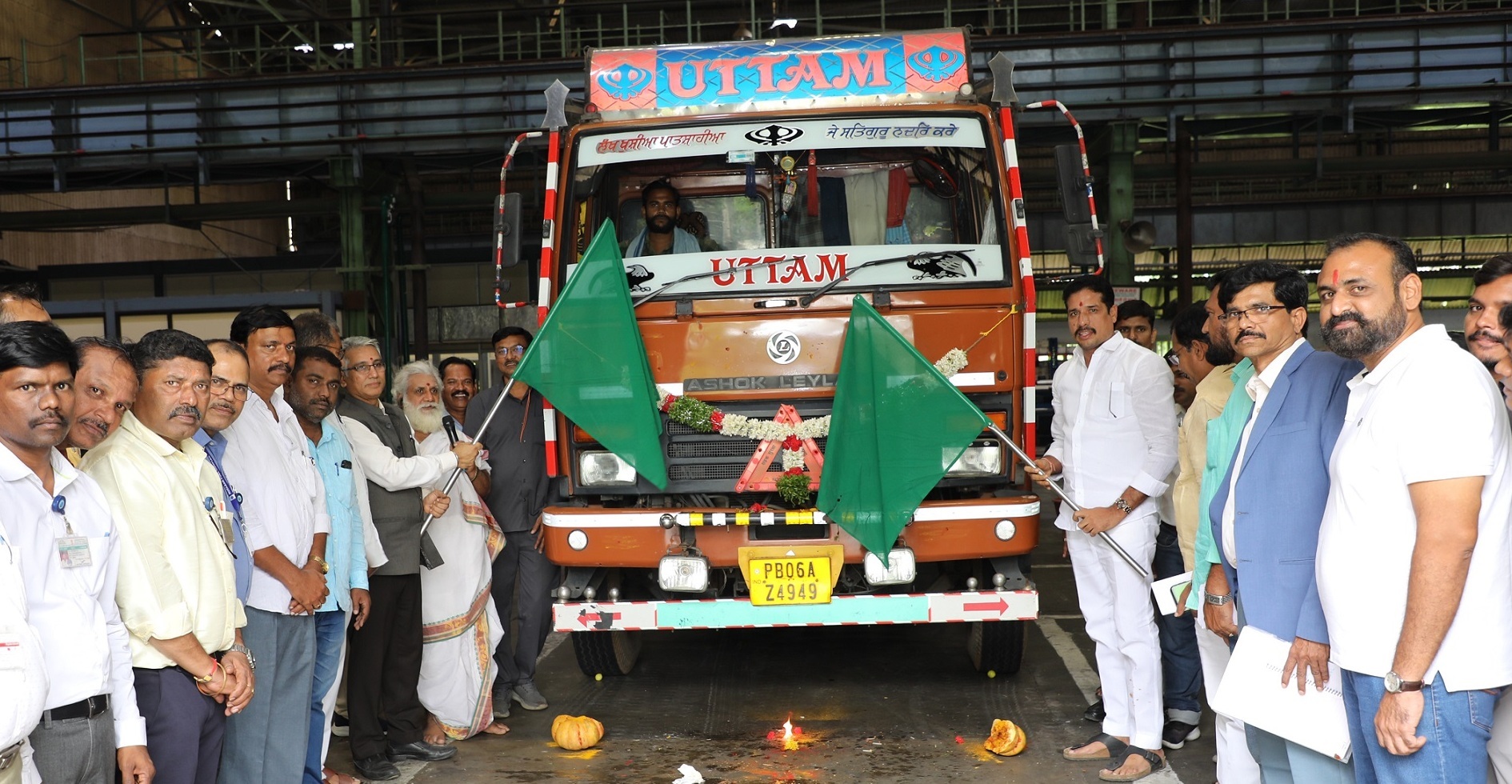 Flagging of Pressure Tubes to GHAVP by Shri Jatothu Hussain, Hon'ble Member, National Commission for ST along Dr. Komal Kapoor, Chairman & CE, NFC.