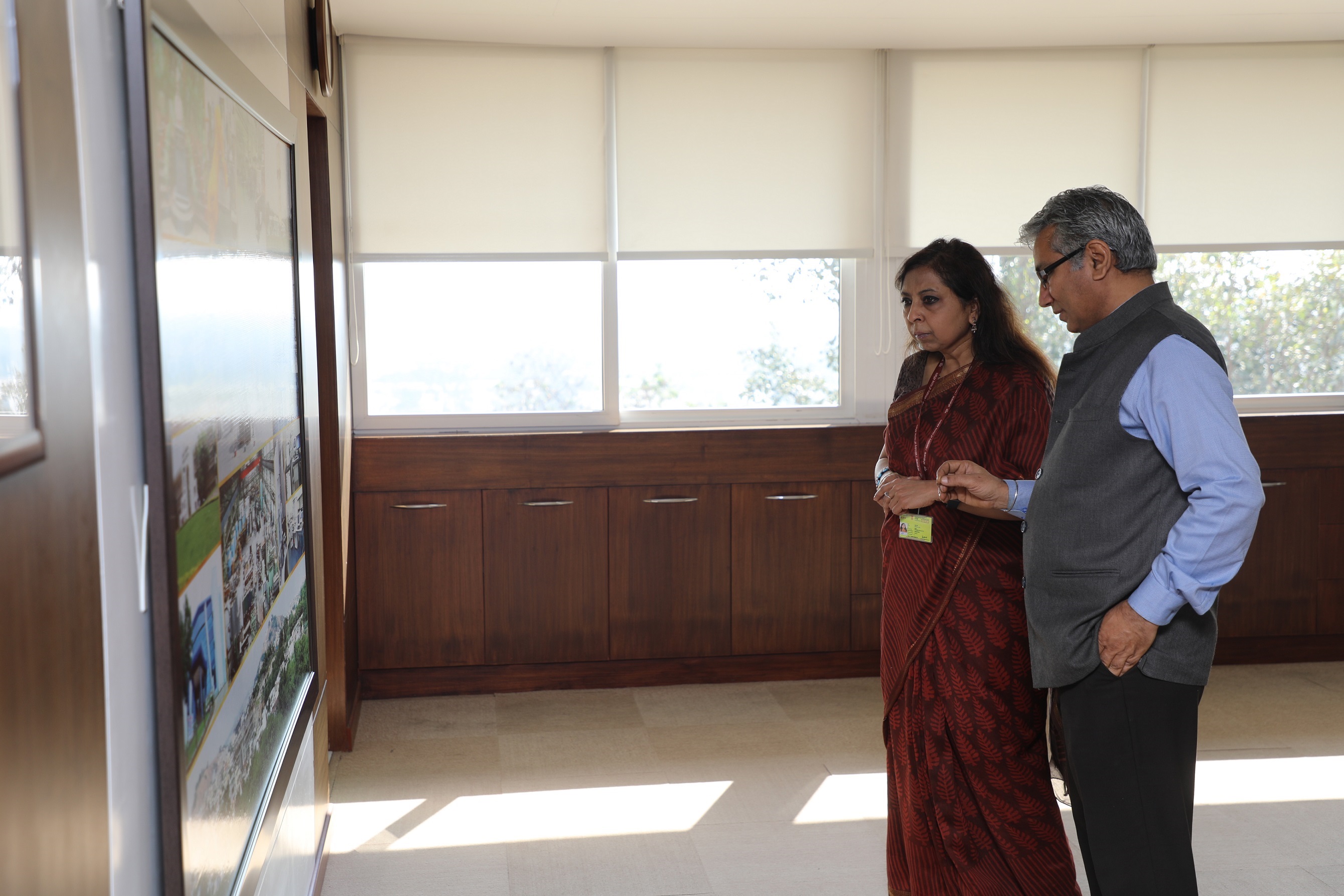 CE, NFC explaining about NFC to Smt Seema Jain. 