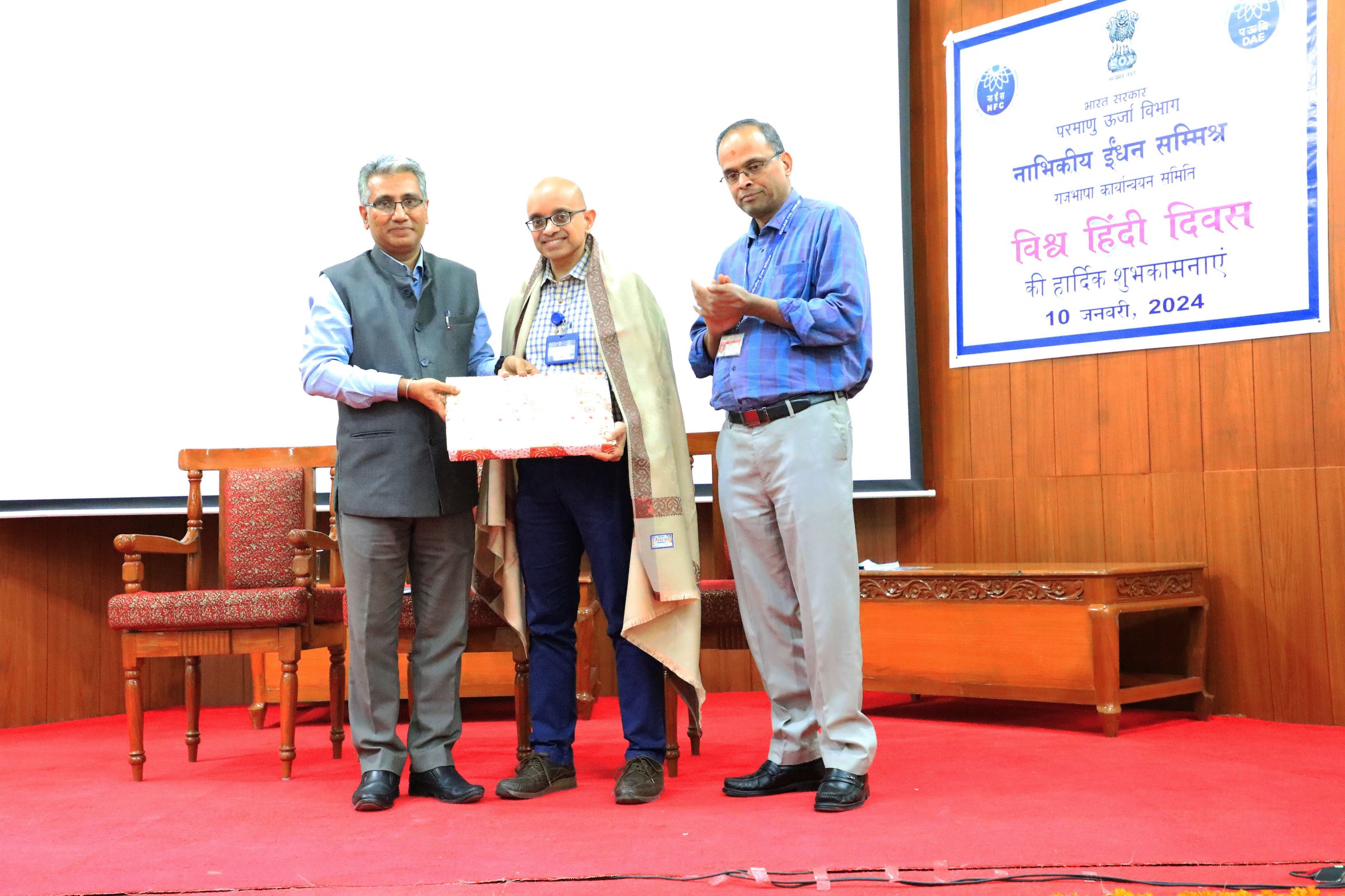 Dr. Salil Verma, Guest of Honour-cum-Speaker and Senior Scientist, BARC being felicitated by Dr. Komal Kapoor, CE, NFC.